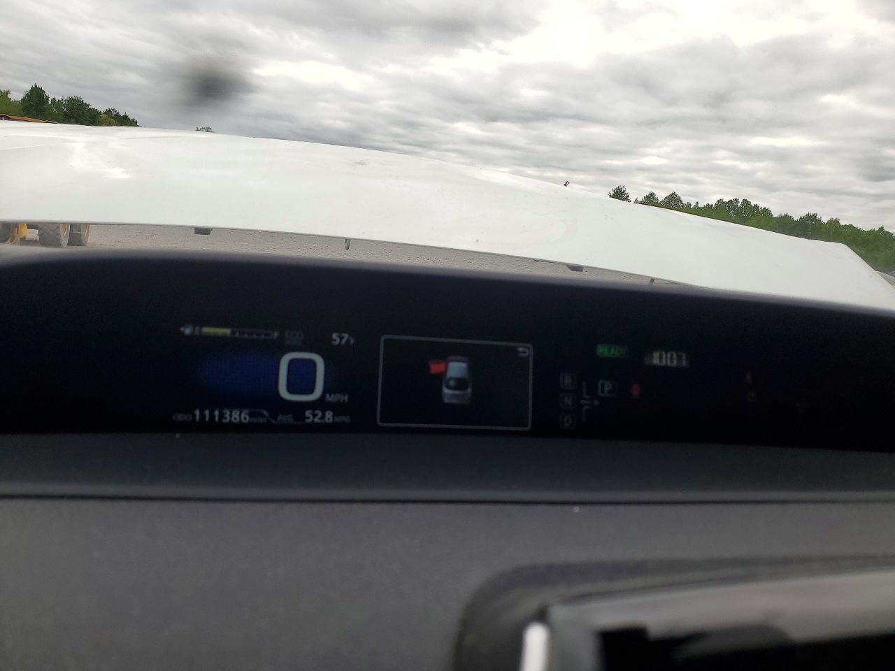 2016 TOYOTA PRIUS THREE TOURING photo 17