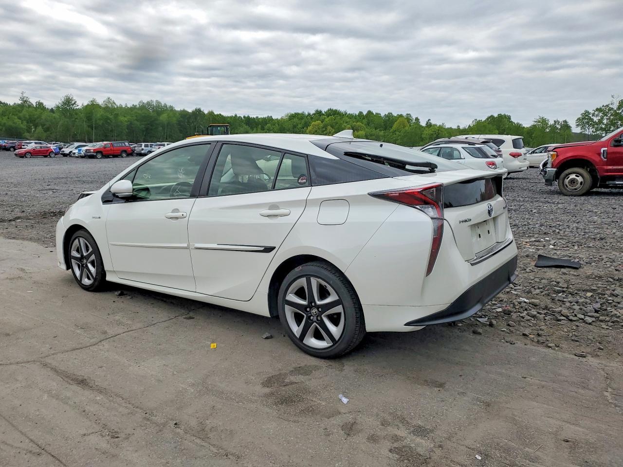 2016 TOYOTA PRIUS THREE TOURING photo 3