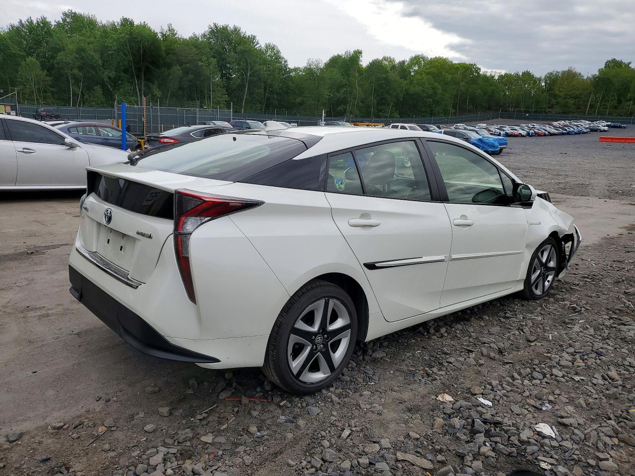 2016 TOYOTA PRIUS THREE TOURING photo 5