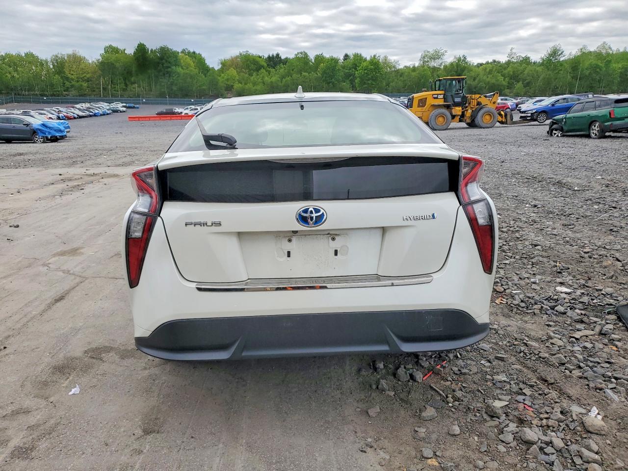 2016 TOYOTA PRIUS THREE TOURING photo 11