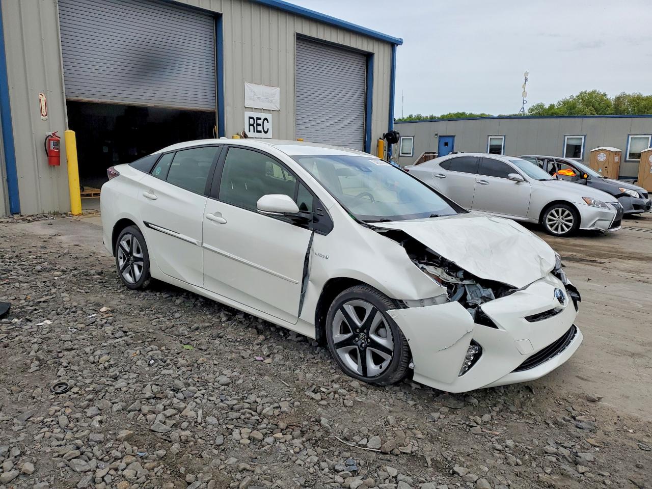 2016 TOYOTA PRIUS THREE TOURING photo 7