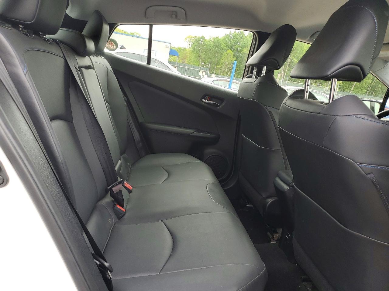 2016 TOYOTA PRIUS THREE TOURING photo 19