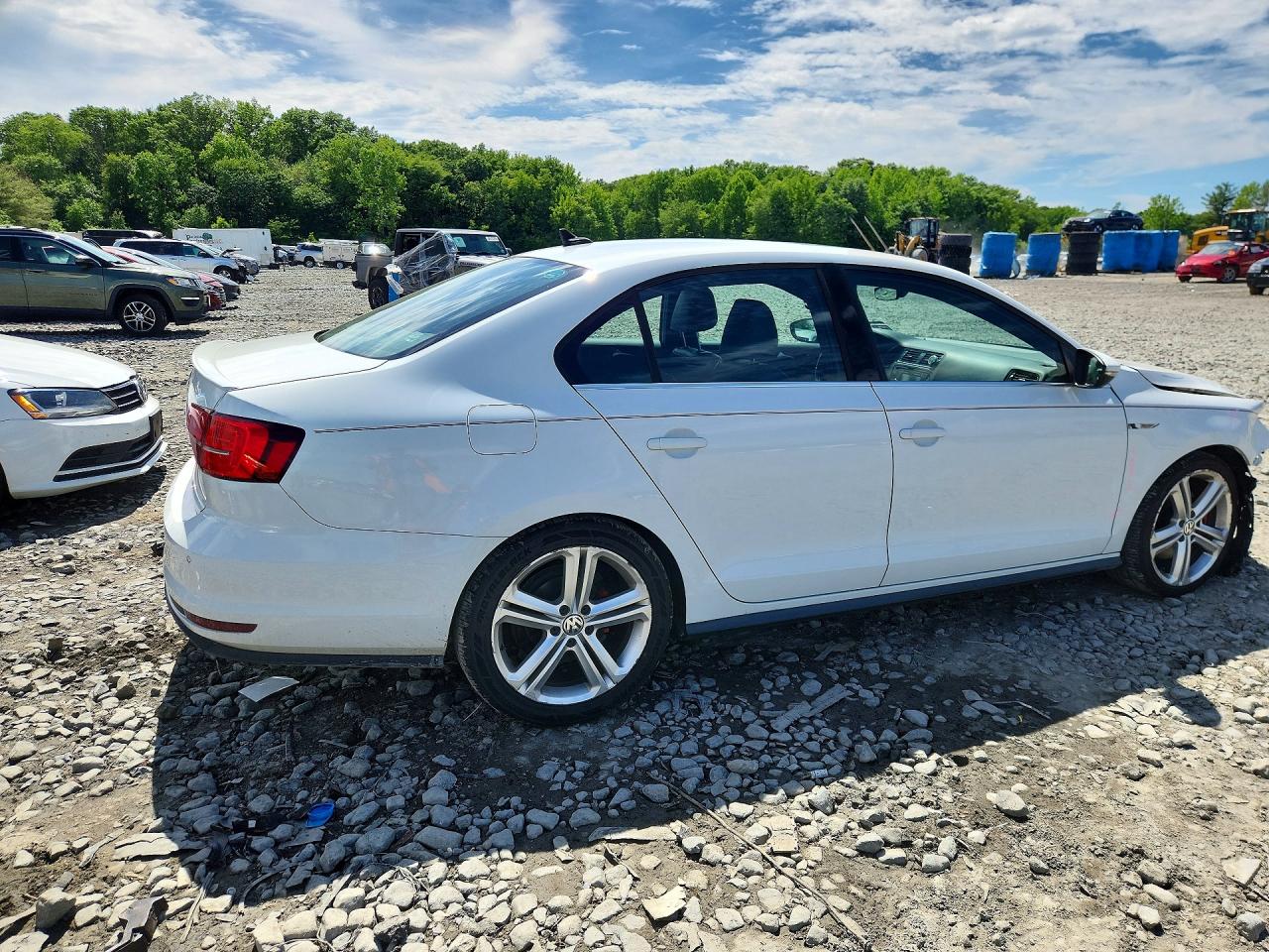 2017 VOLKSWAGEN JETTA GLI photo 3