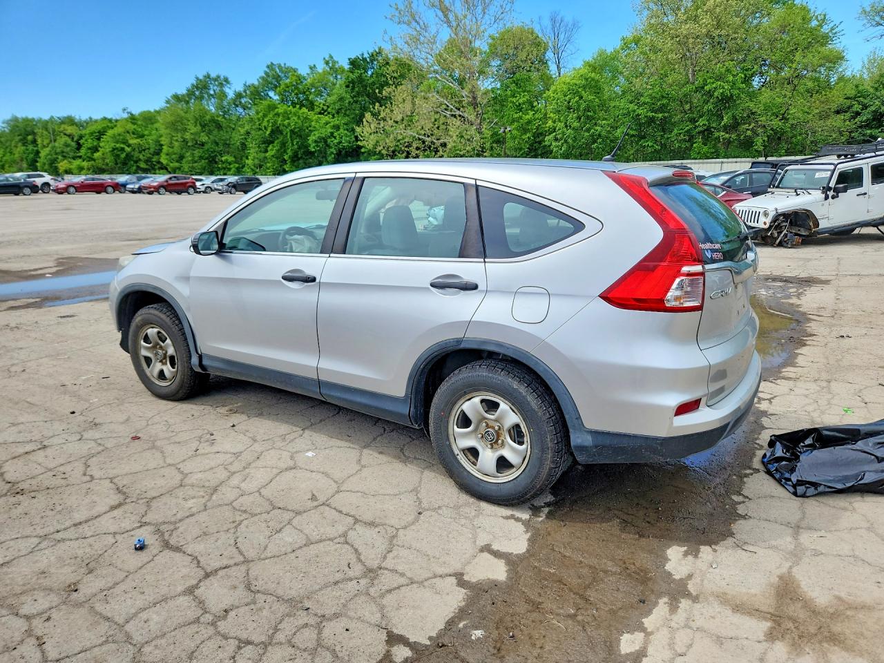 2015 HONDA CR-V LX photo 4