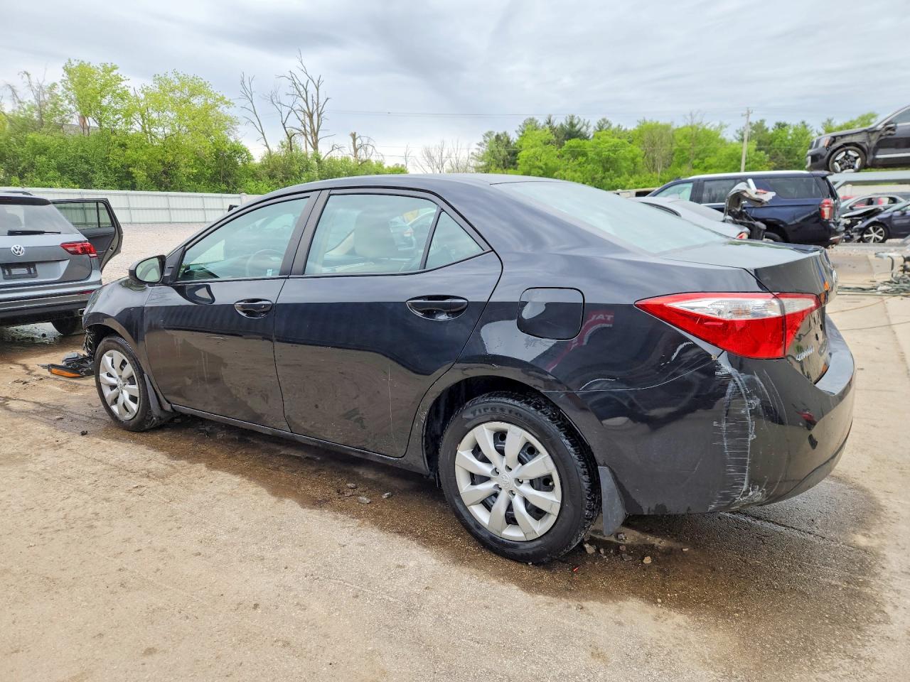 2016 TOYOTA COROLLA LE photo 2