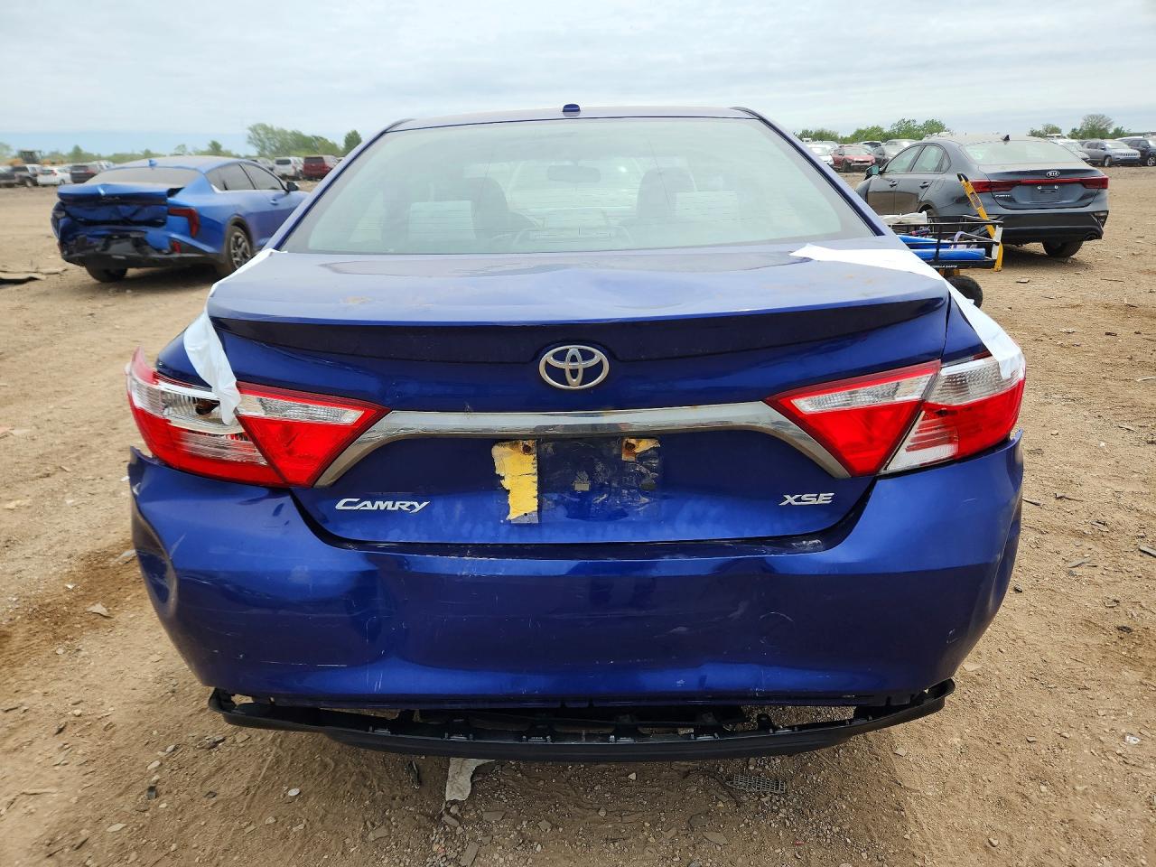 2015 TOYOTA CAMRY XSE photo 6