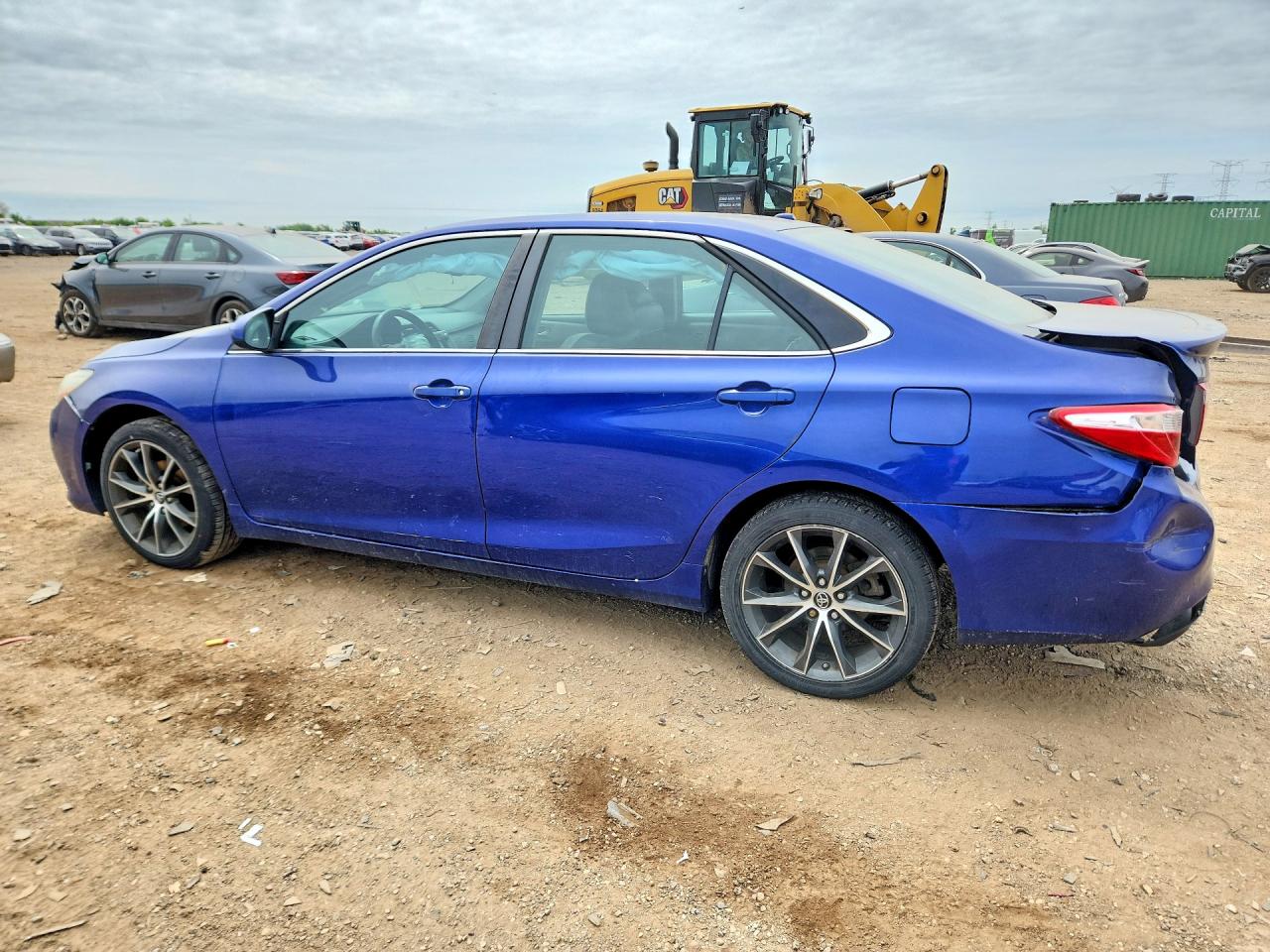 2015 TOYOTA CAMRY XSE photo 2