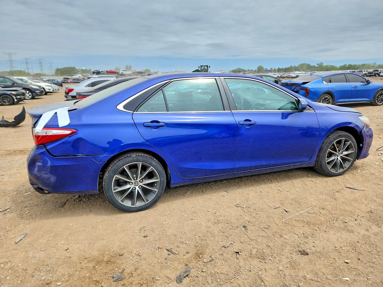 2015 TOYOTA CAMRY XSE photo 3