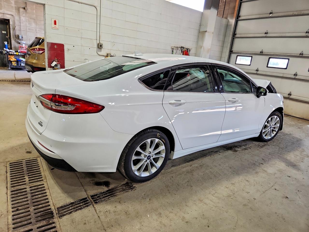 2020 FORD FUSION SE photo 5