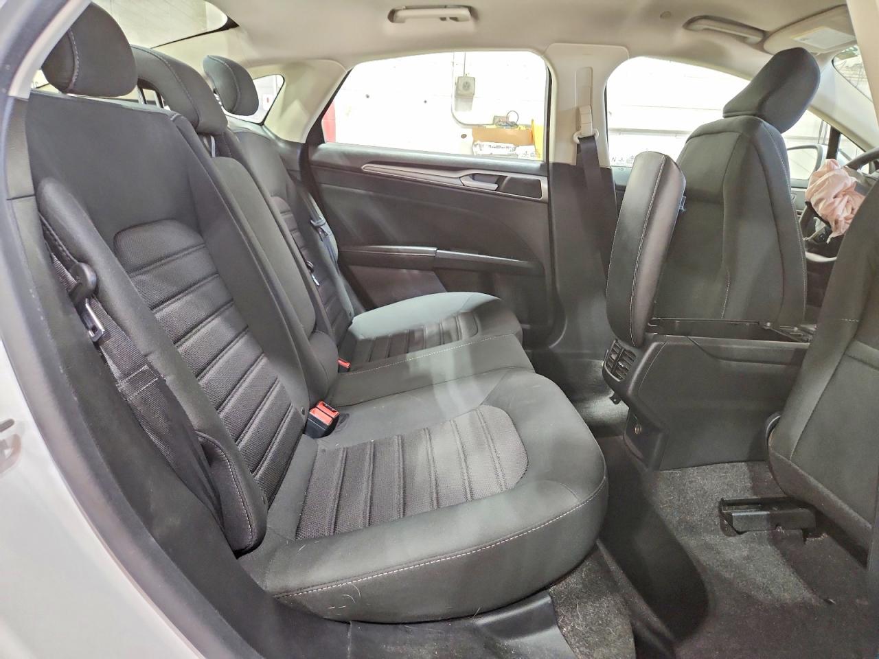 2020 FORD FUSION SE photo 19