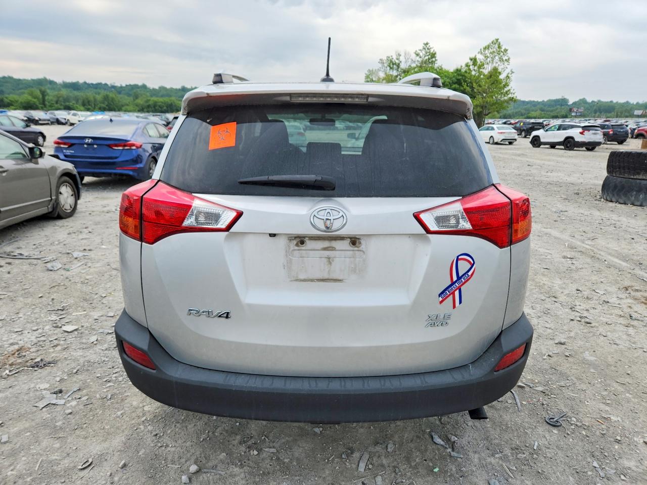 2014 TOYOTA RAV4 XLE photo 11