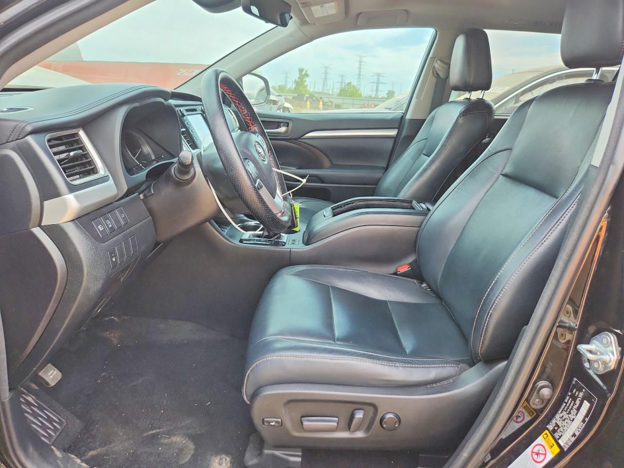 2018 TOYOTA HIGHLANDER XLE photo 13