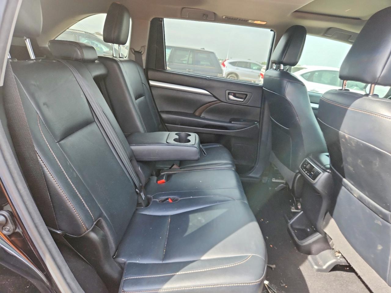 2018 TOYOTA HIGHLANDER XLE photo 19