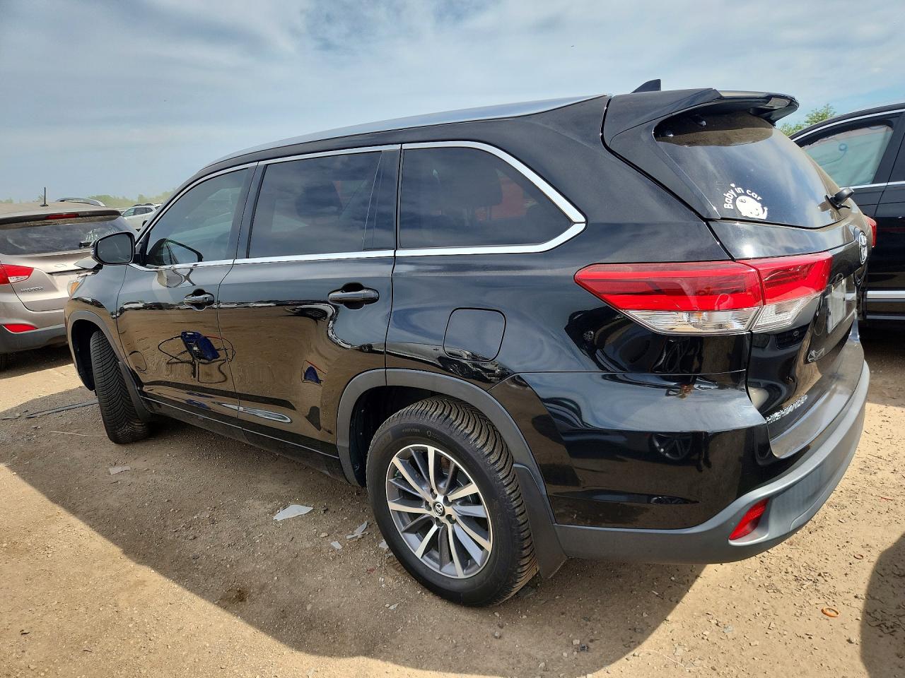 2018 TOYOTA HIGHLANDER XLE photo 3