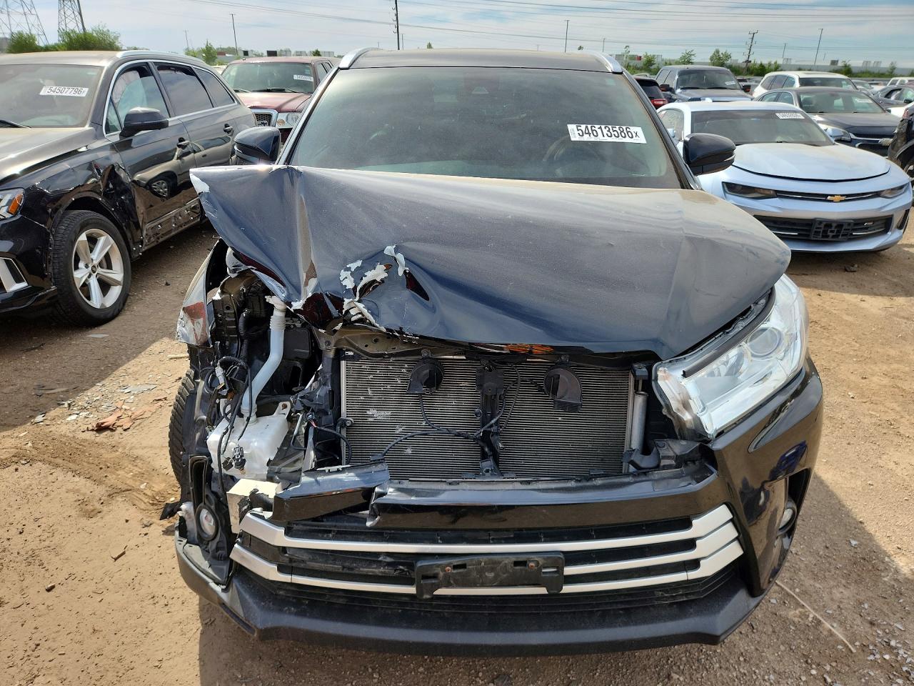 2018 TOYOTA HIGHLANDER XLE photo 9
