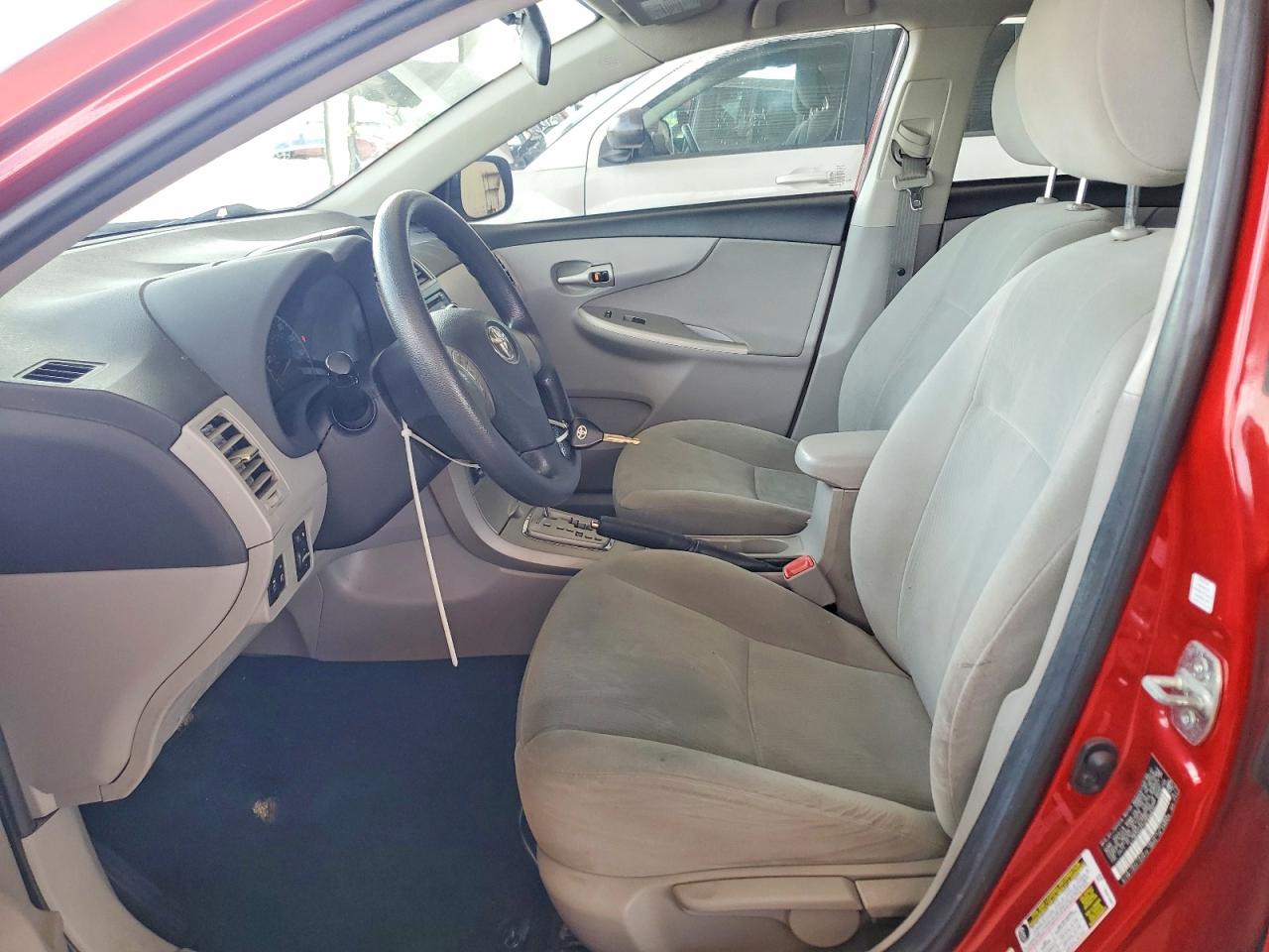 2012 TOYOTA COROLLA LE photo 13