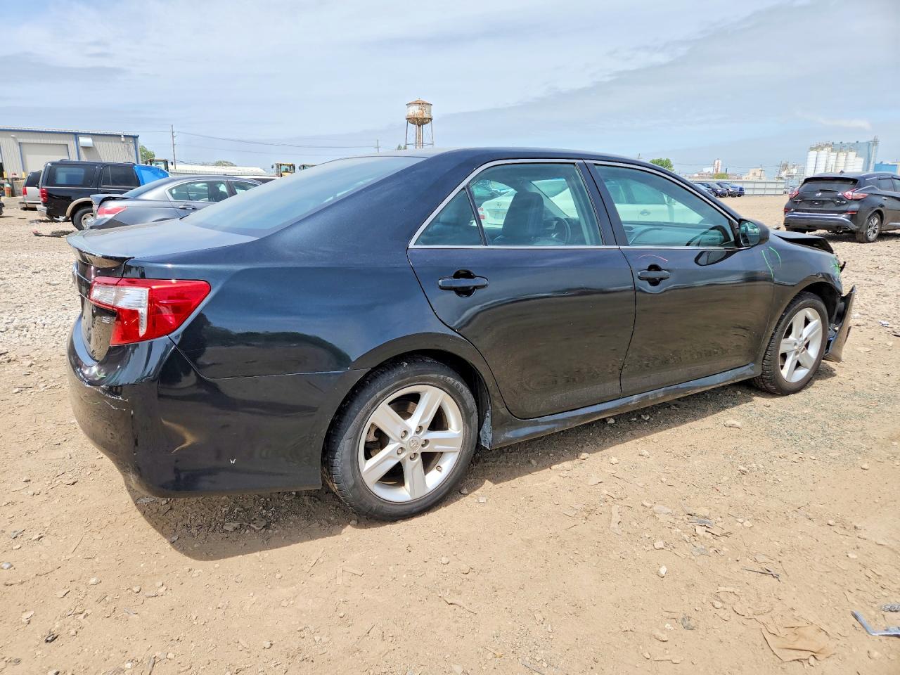 2014 TOYOTA CAMRY SE photo 5