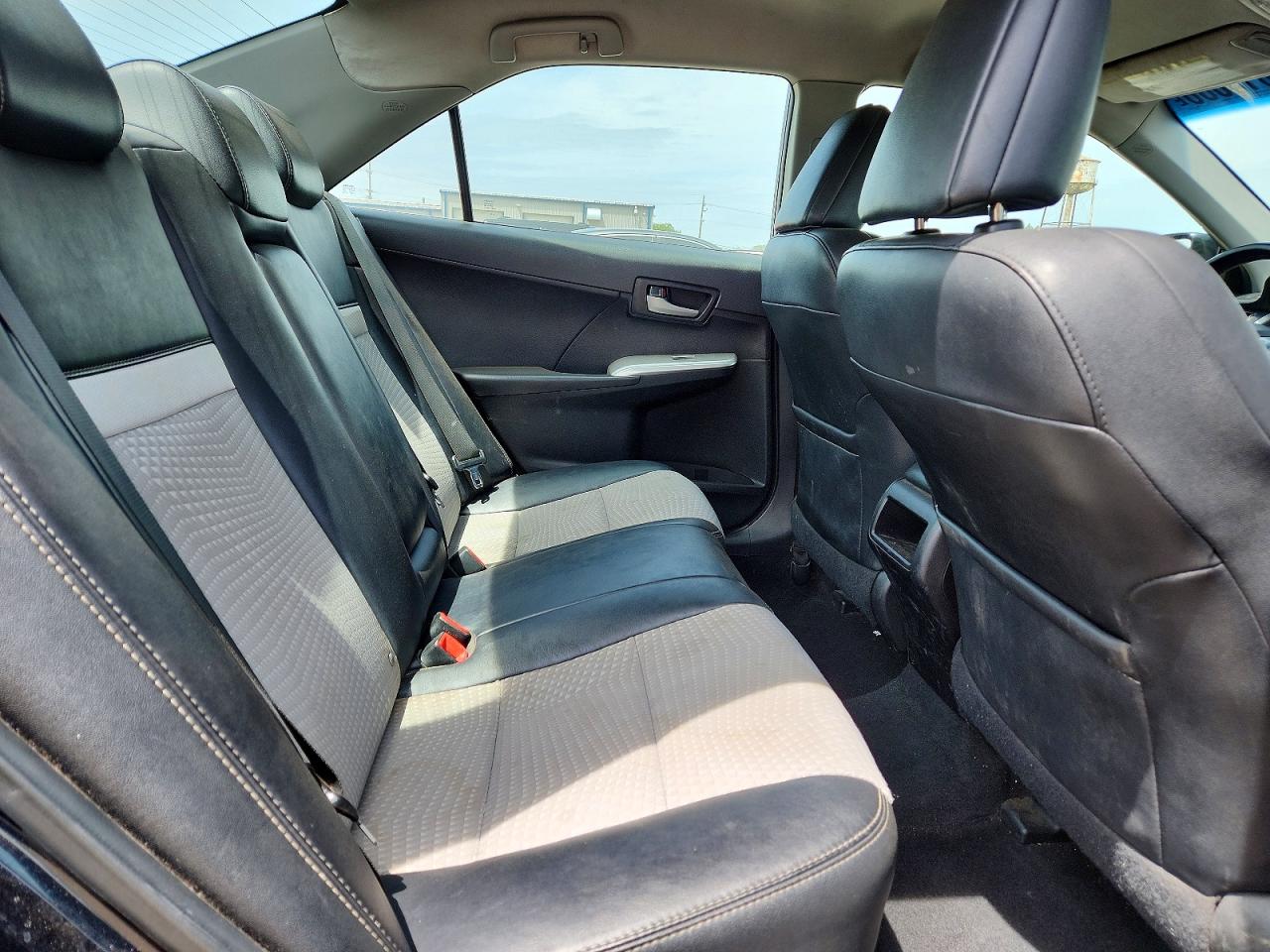 2014 TOYOTA CAMRY SE photo 19