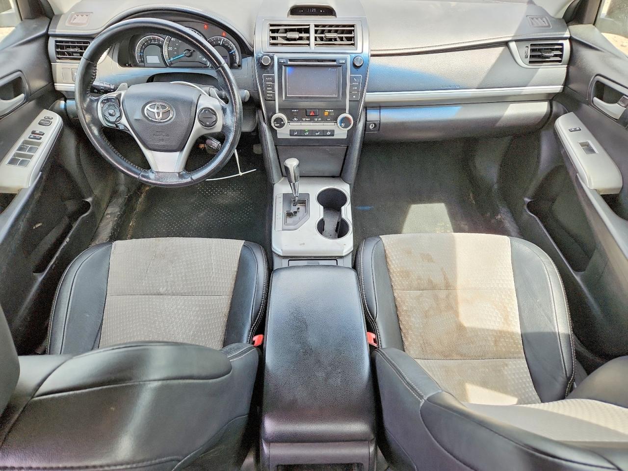 2014 TOYOTA CAMRY SE photo 15