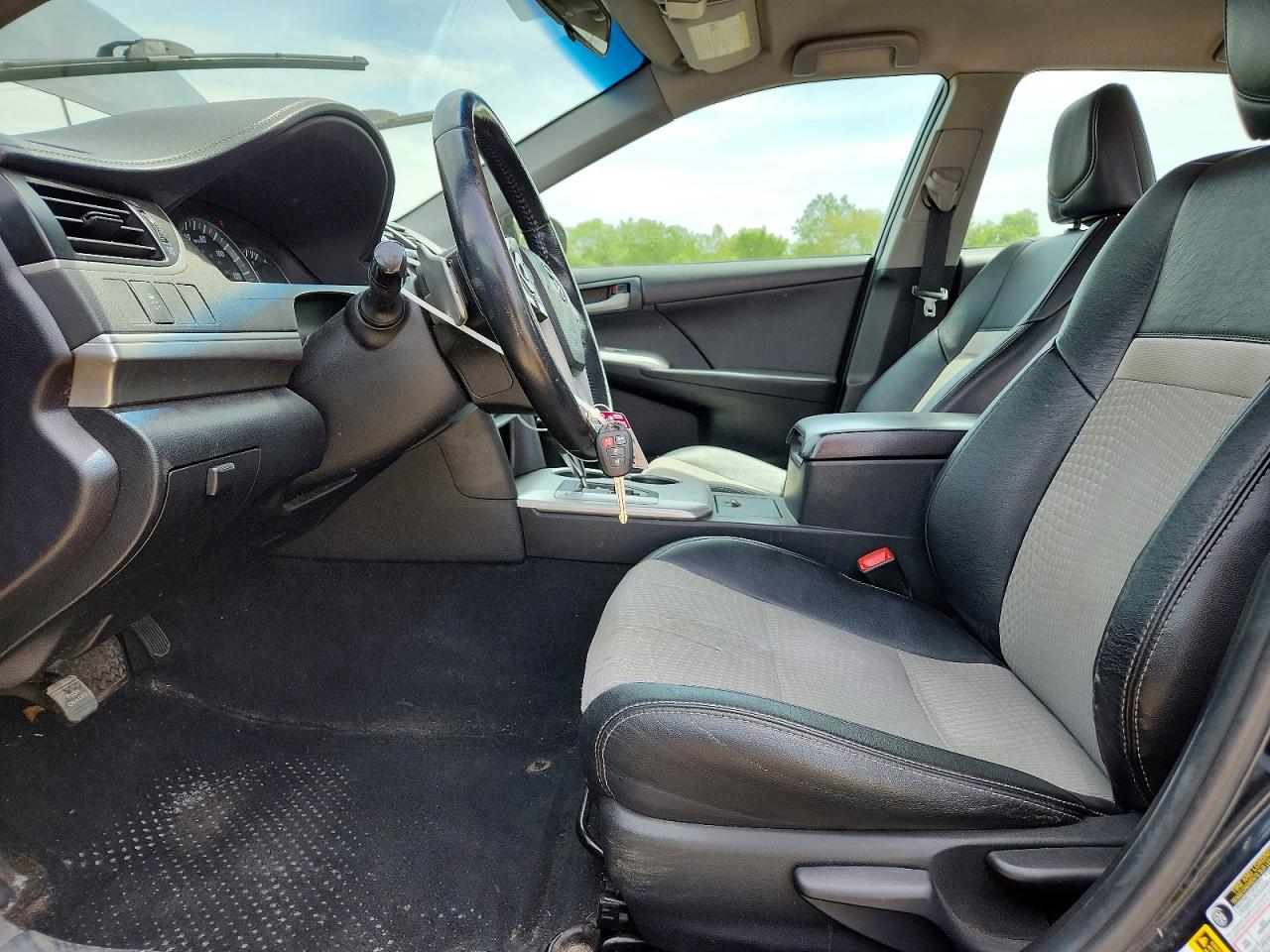 2014 TOYOTA CAMRY SE photo 13