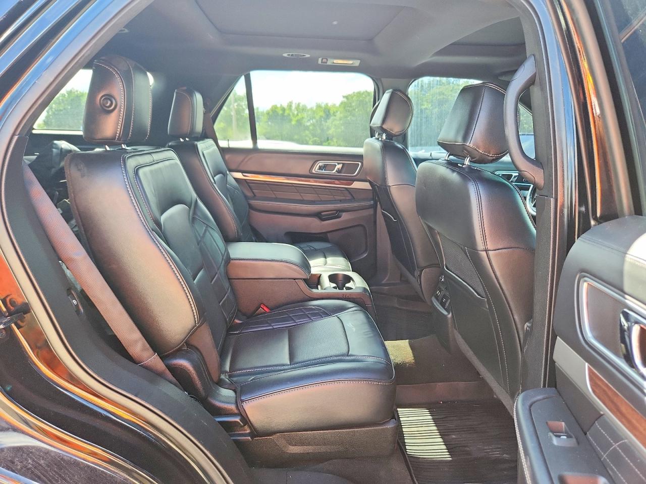 2017 FORD EXPLORER PLATINUM photo 11