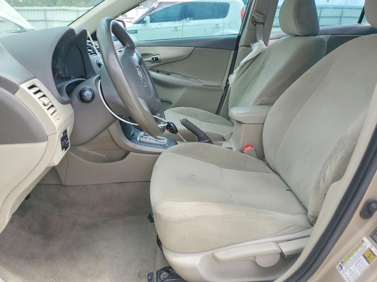 2010 TOYOTA COROLLA LE photo 13