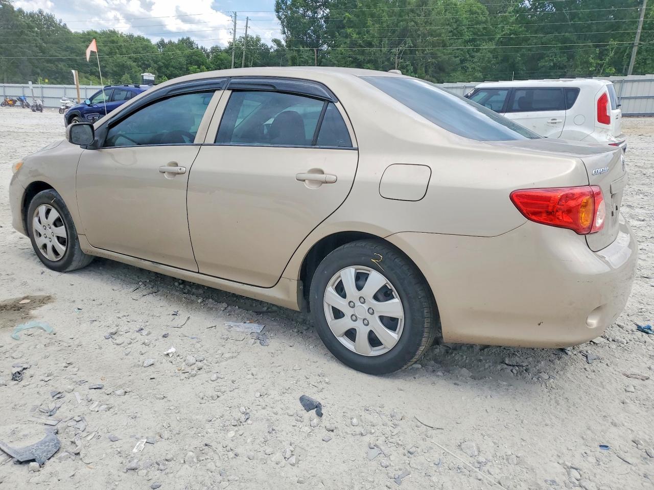 2010 TOYOTA COROLLA LE photo 3
