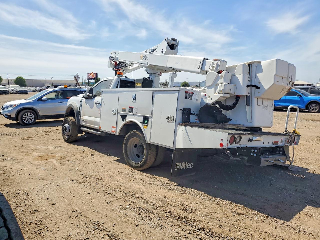 2025 FORD F550 SUPER DUTY BUCKET TRUCK photo 3