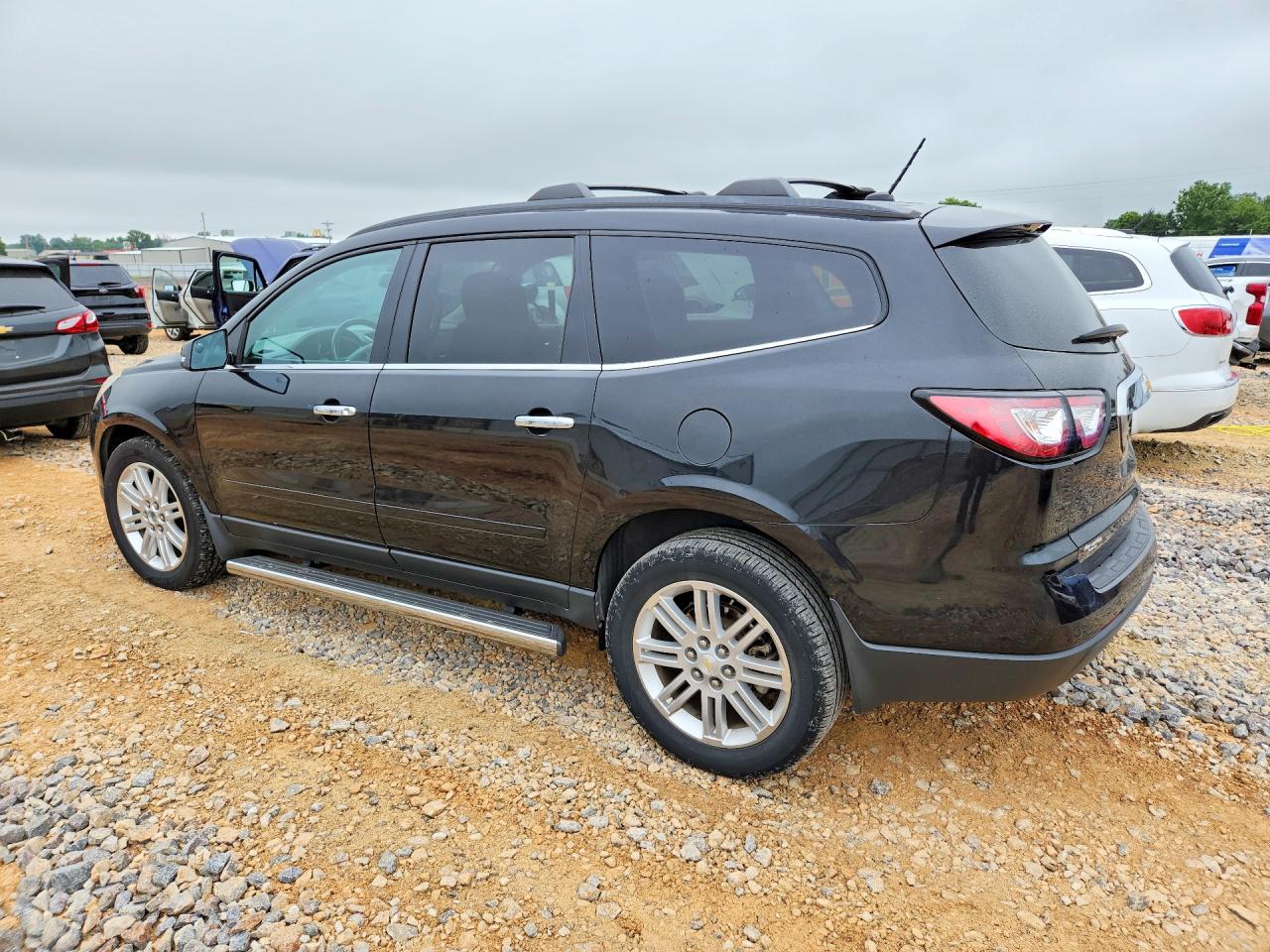 2014 CHEVROLET TRAVERSE LT photo 3