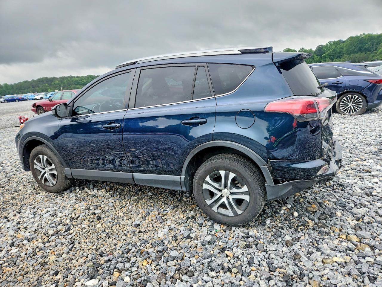 2018 TOYOTA RAV4 LE photo 4