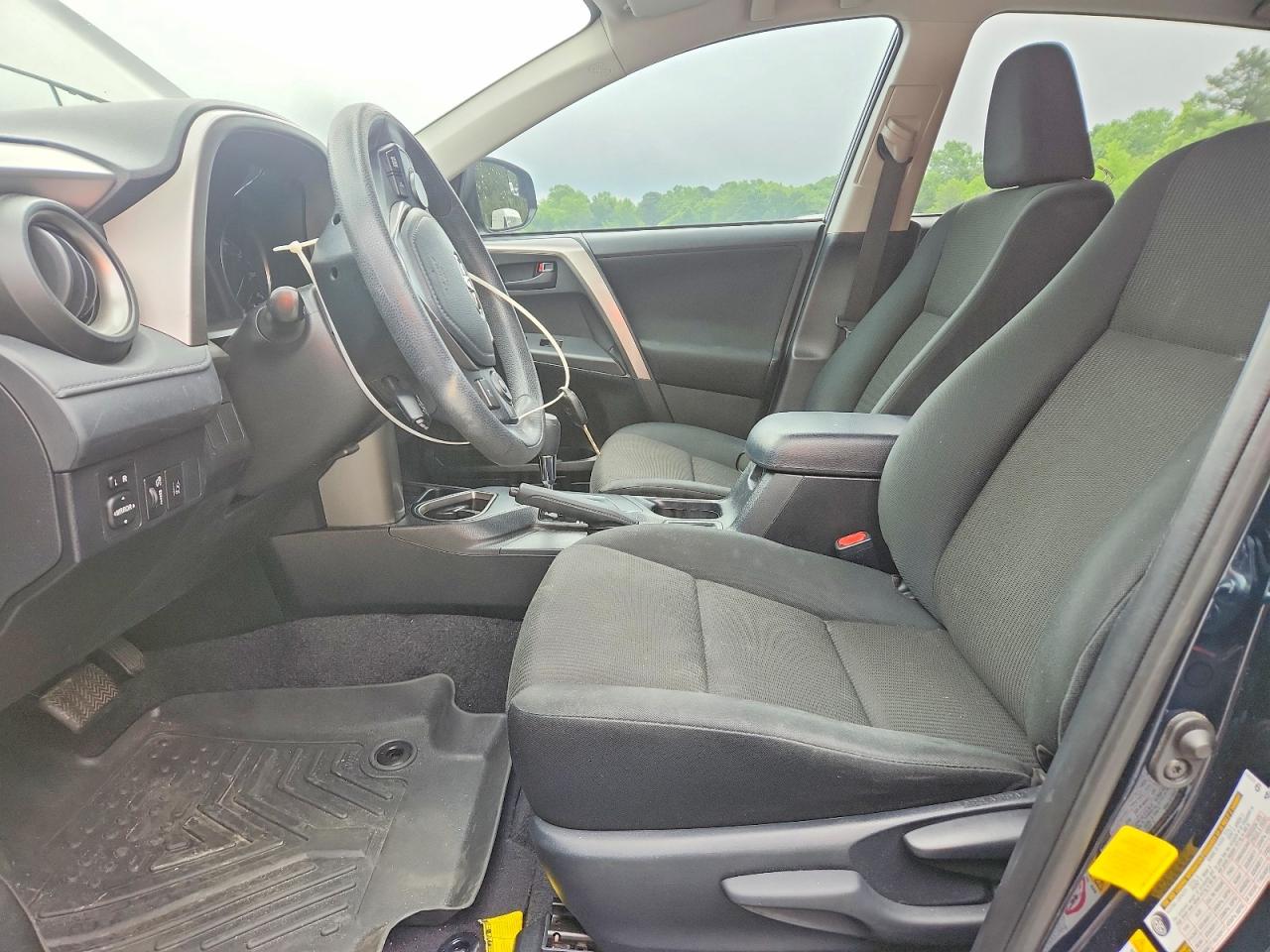 2018 TOYOTA RAV4 LE photo 19
