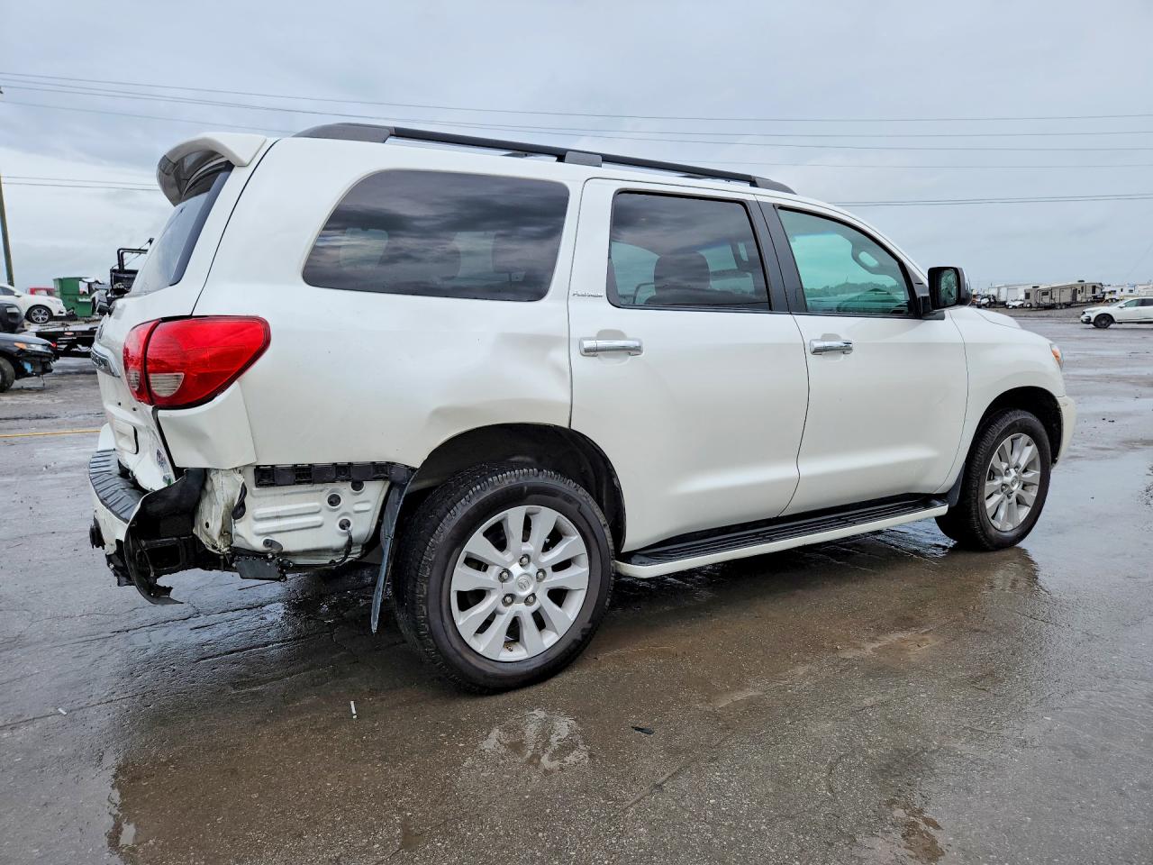 2017 TOYOTA SEQUOIA PLATINUM photo 3