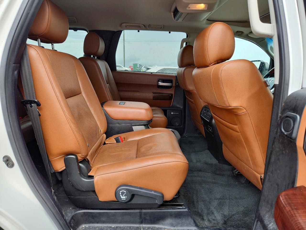 2017 TOYOTA SEQUOIA PLATINUM photo 11