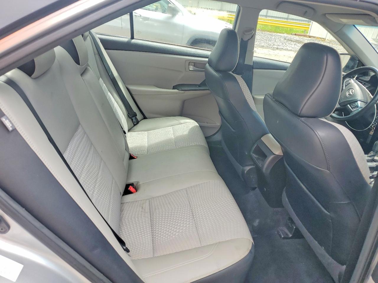 2015 TOYOTA CAMRY SE photo 19