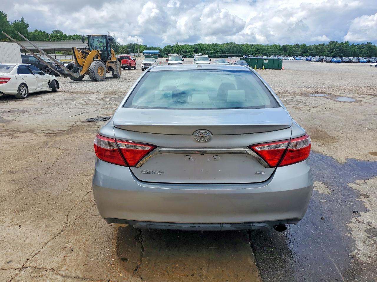 2015 TOYOTA CAMRY SE photo 11