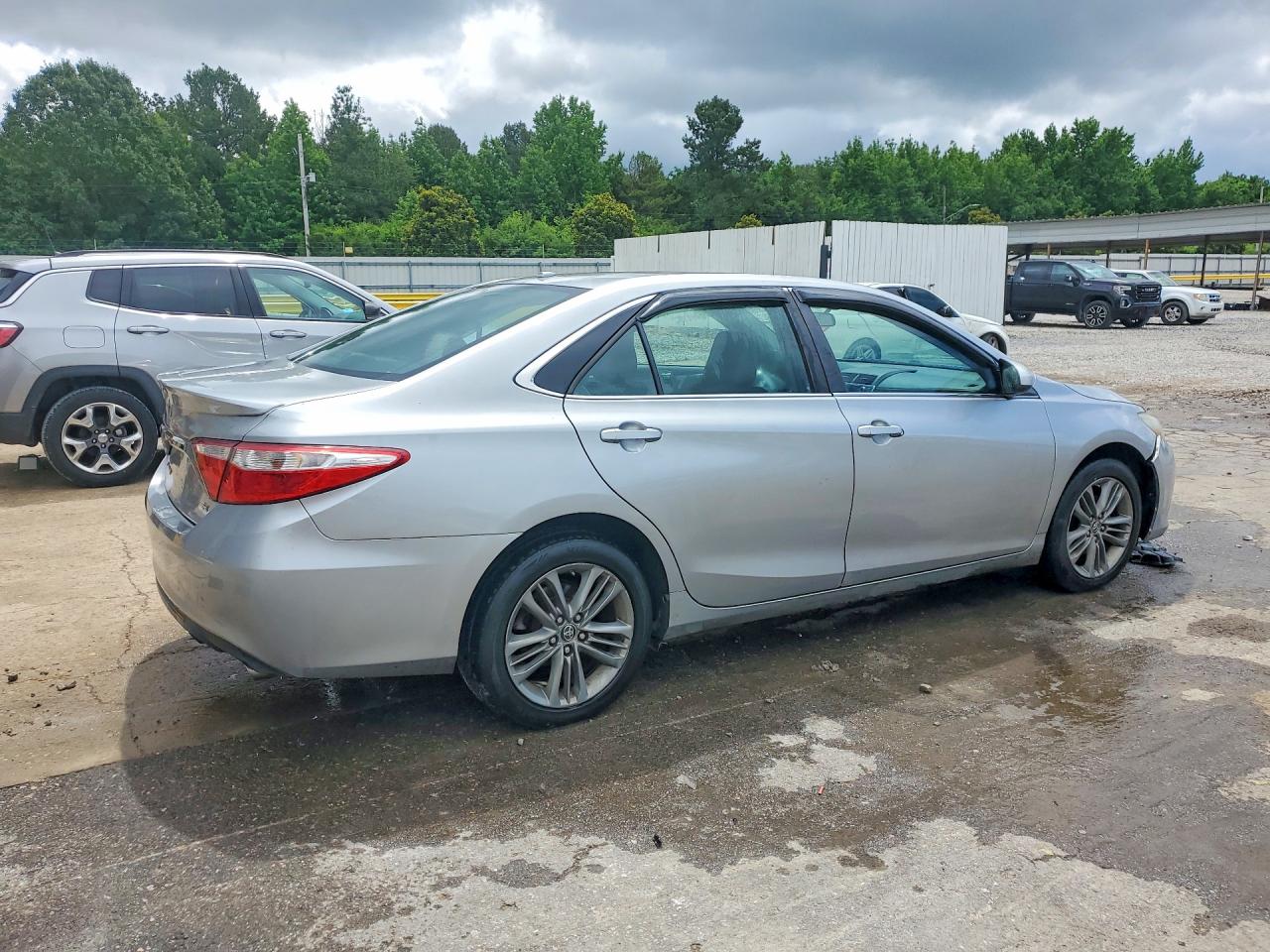 2015 TOYOTA CAMRY SE photo 5