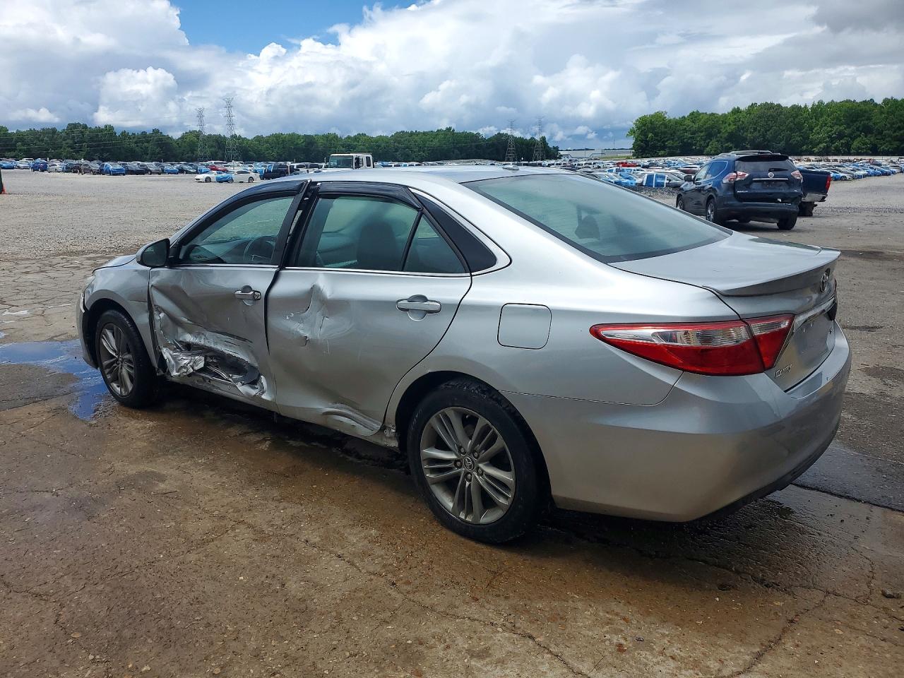 2015 TOYOTA CAMRY SE photo 3