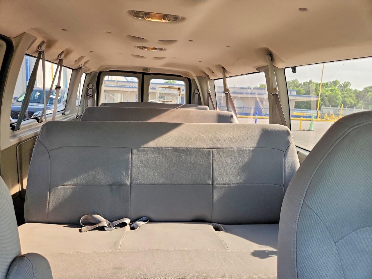 2005 FORD ECONOLINE E350 SUPER DUTY WAGON photo 19