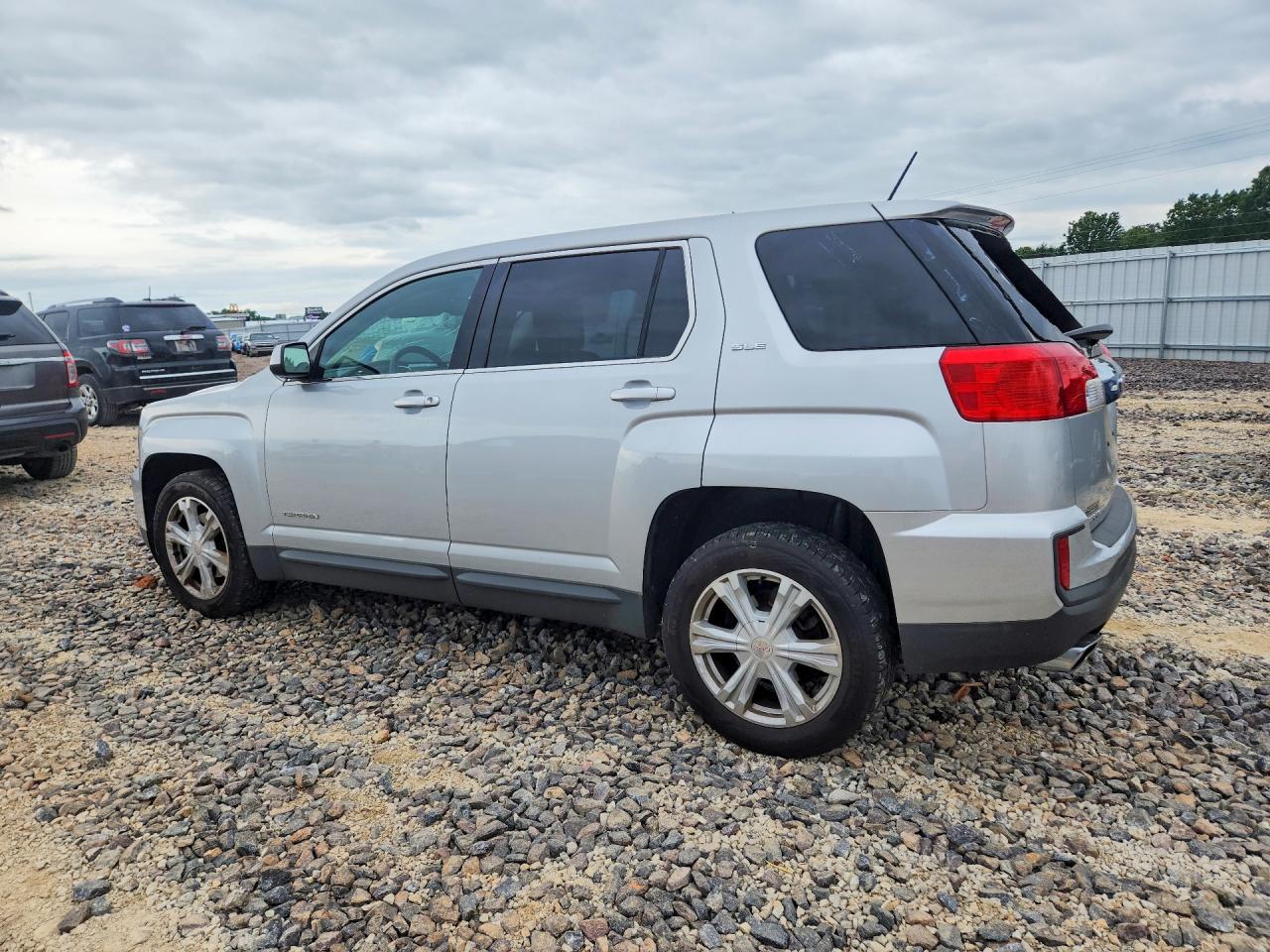 2017 GMC TERRAIN SLE photo 3