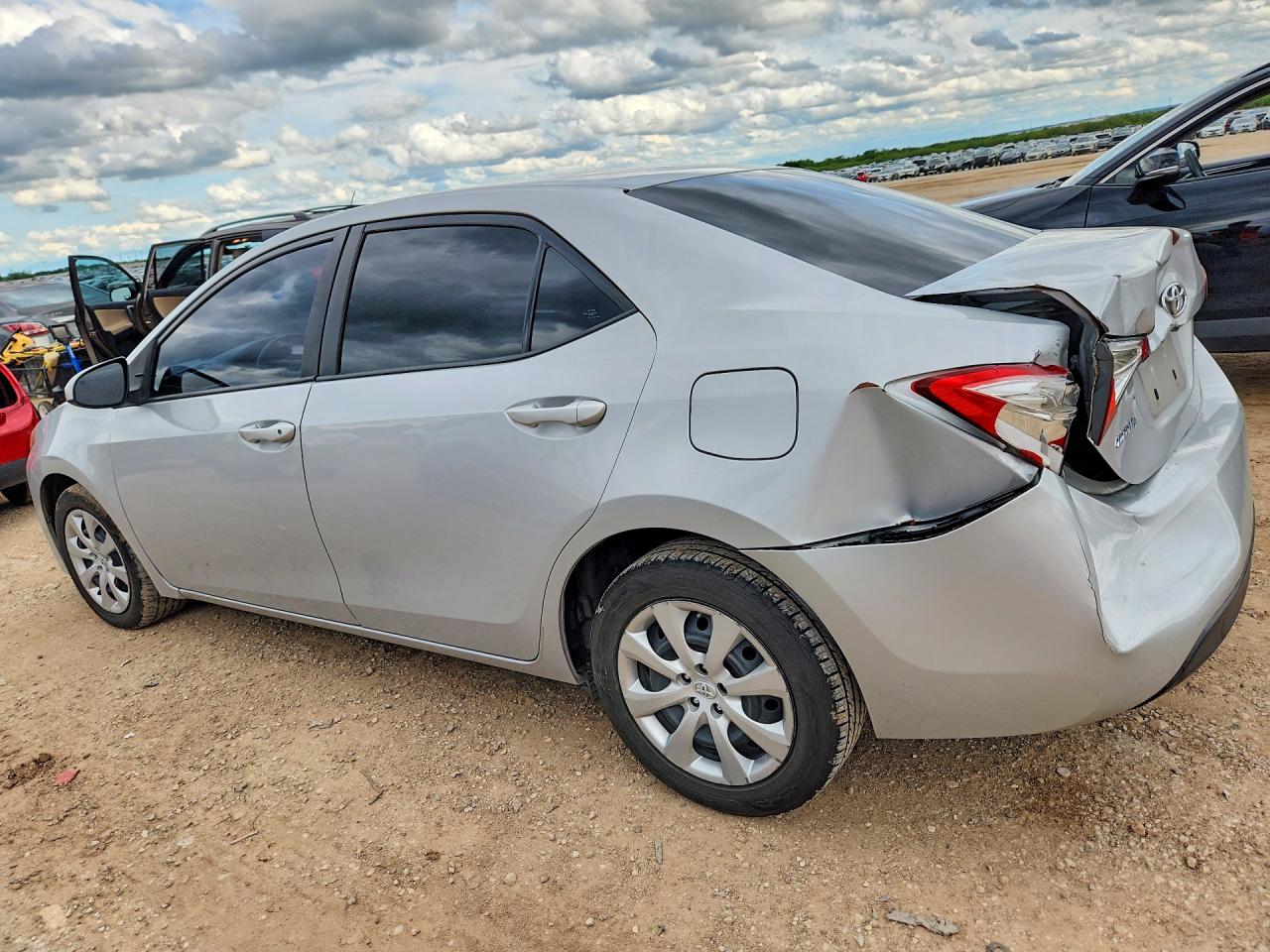 2014 TOYOTA COROLLA LE photo 3