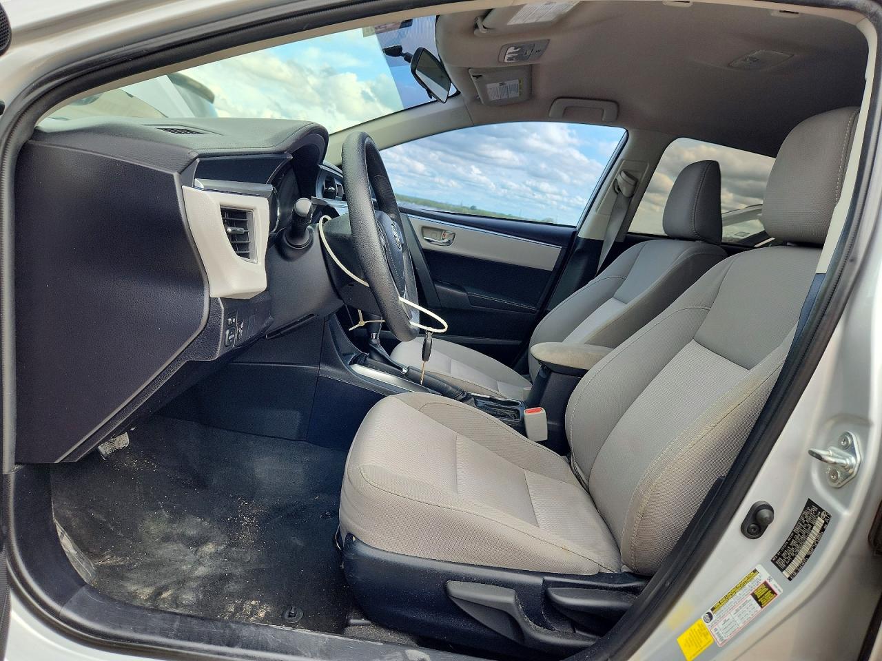 2014 TOYOTA COROLLA LE photo 13