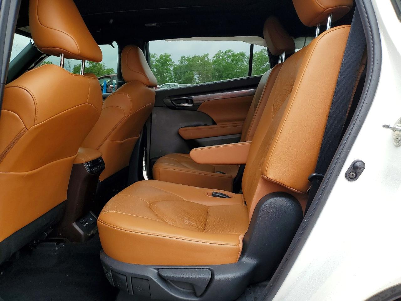 2020 TOYOTA HIGHLANDER PLATINUM photo 21