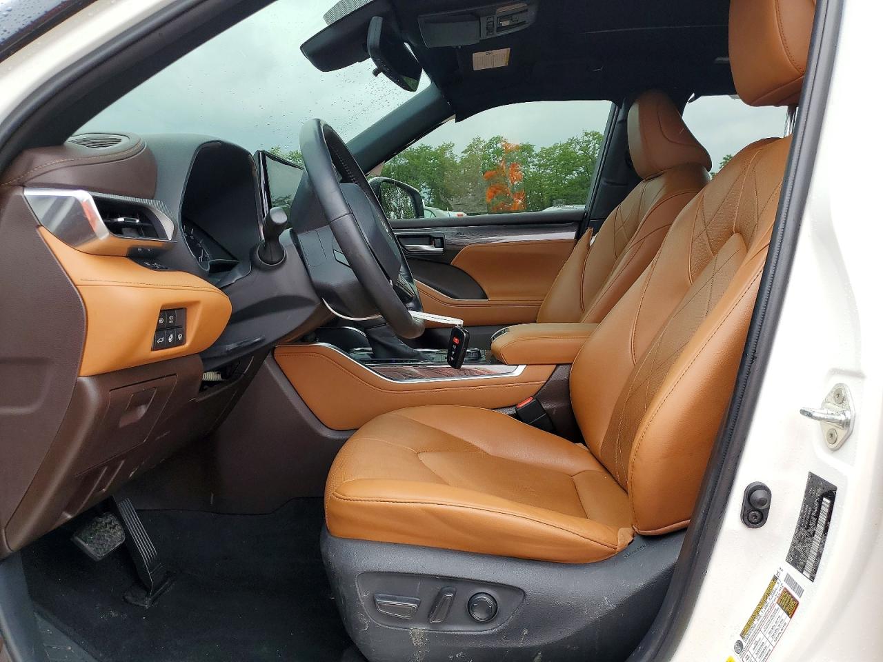 2020 TOYOTA HIGHLANDER PLATINUM photo 13