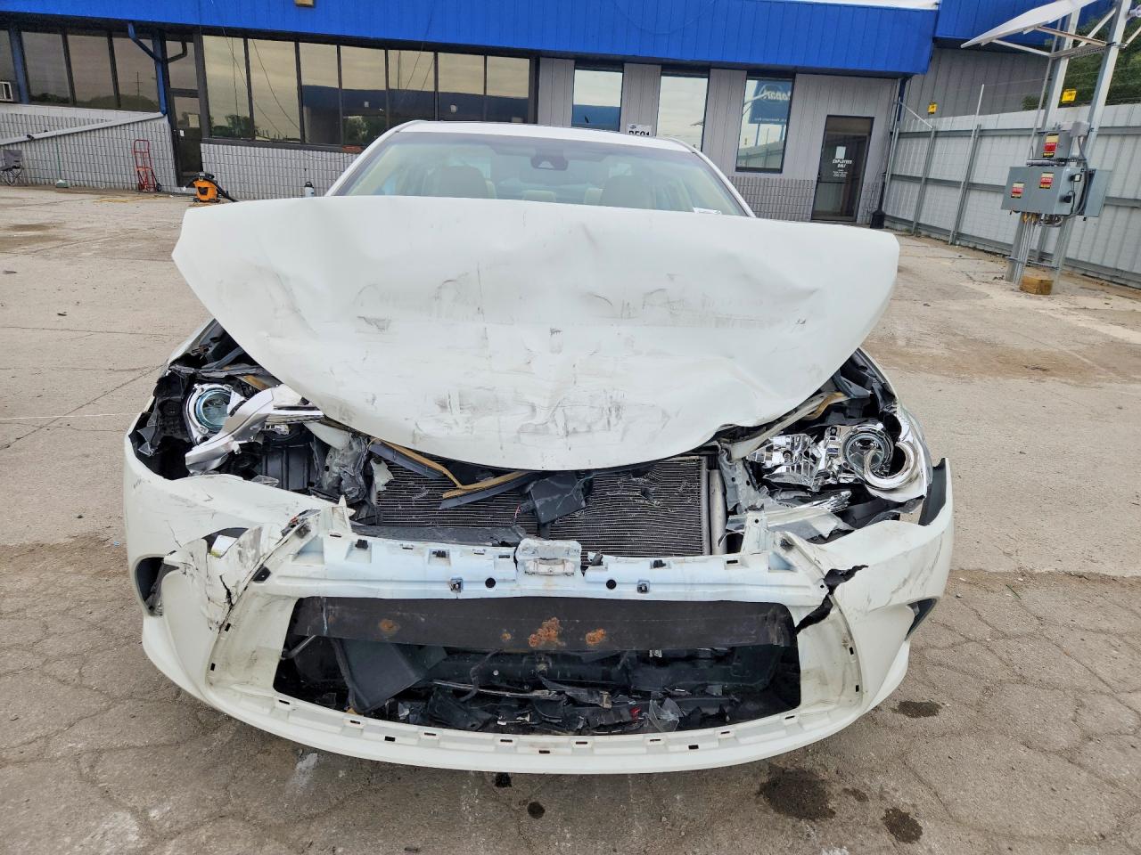 2015 TOYOTA CAMRY XLE photo 5