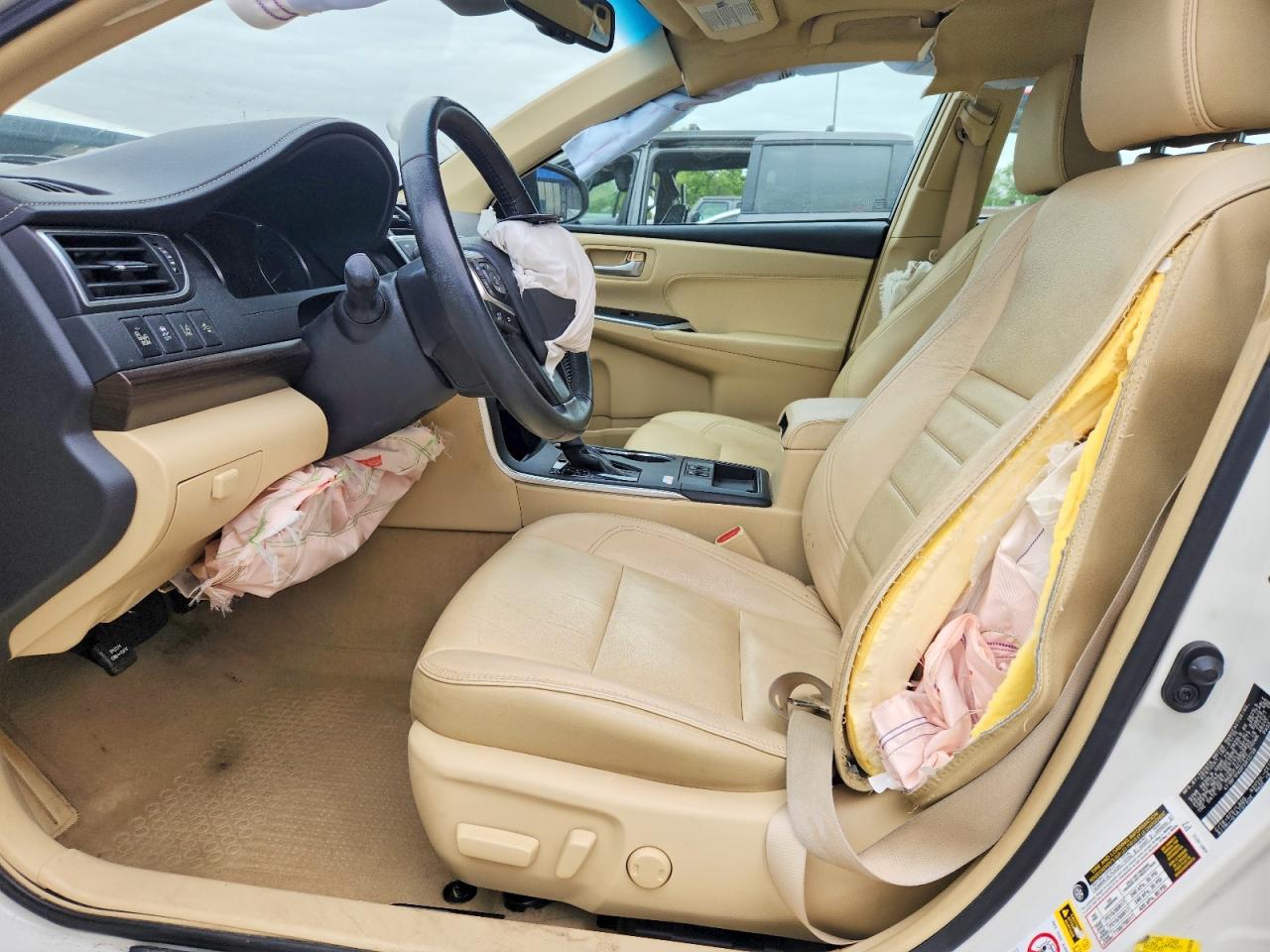 2015 TOYOTA CAMRY XLE photo 7