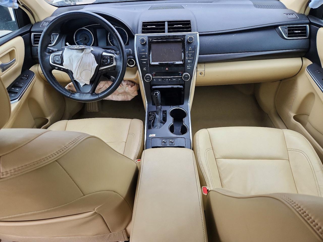 2015 TOYOTA CAMRY XLE photo 8