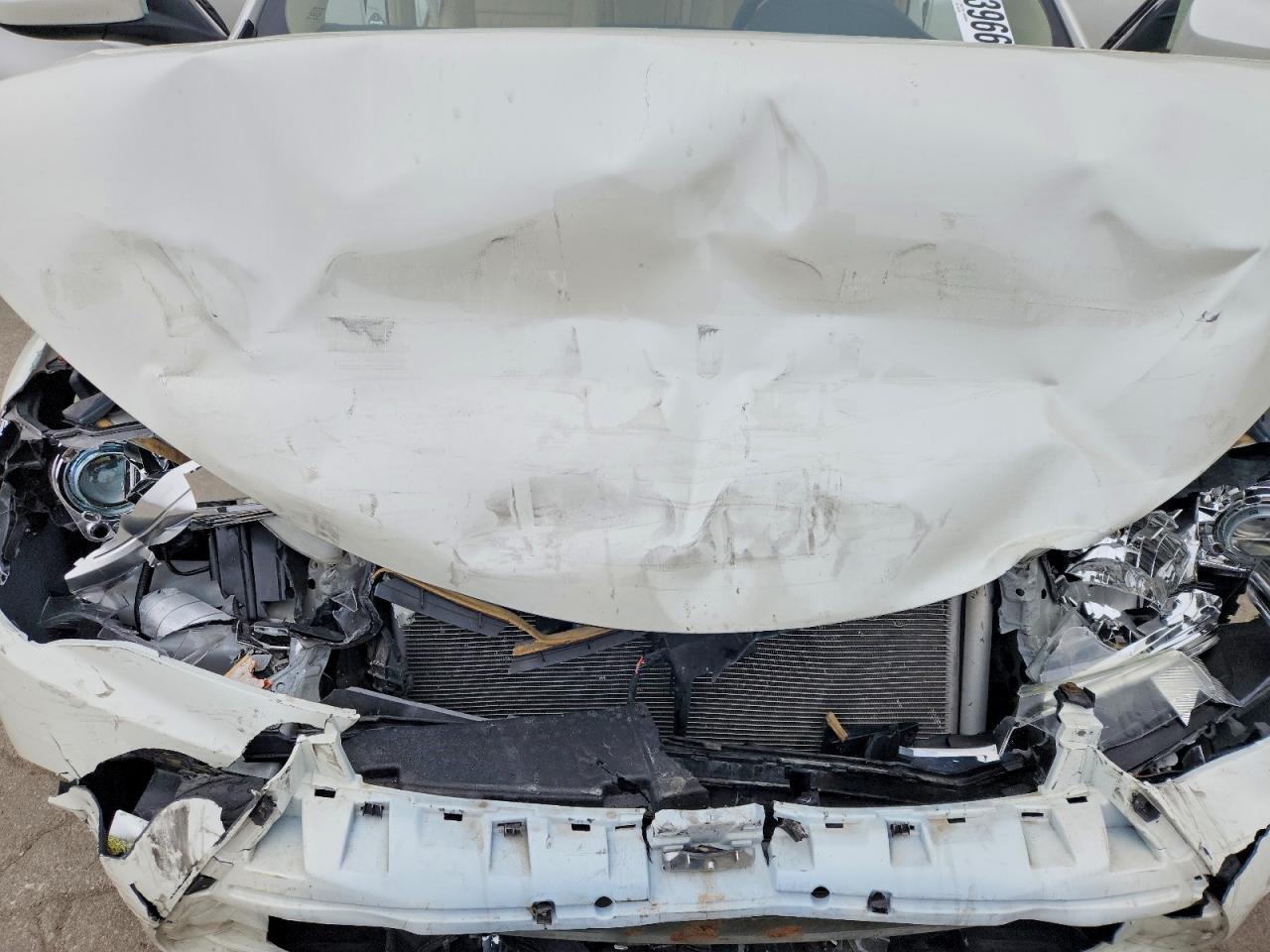 2015 TOYOTA CAMRY XLE photo 11