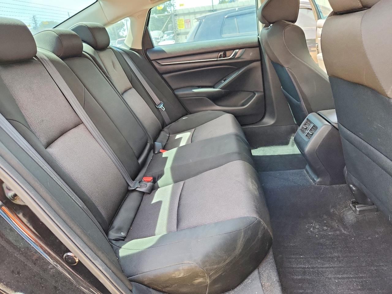 2018 HONDA ACCORD EX photo 28