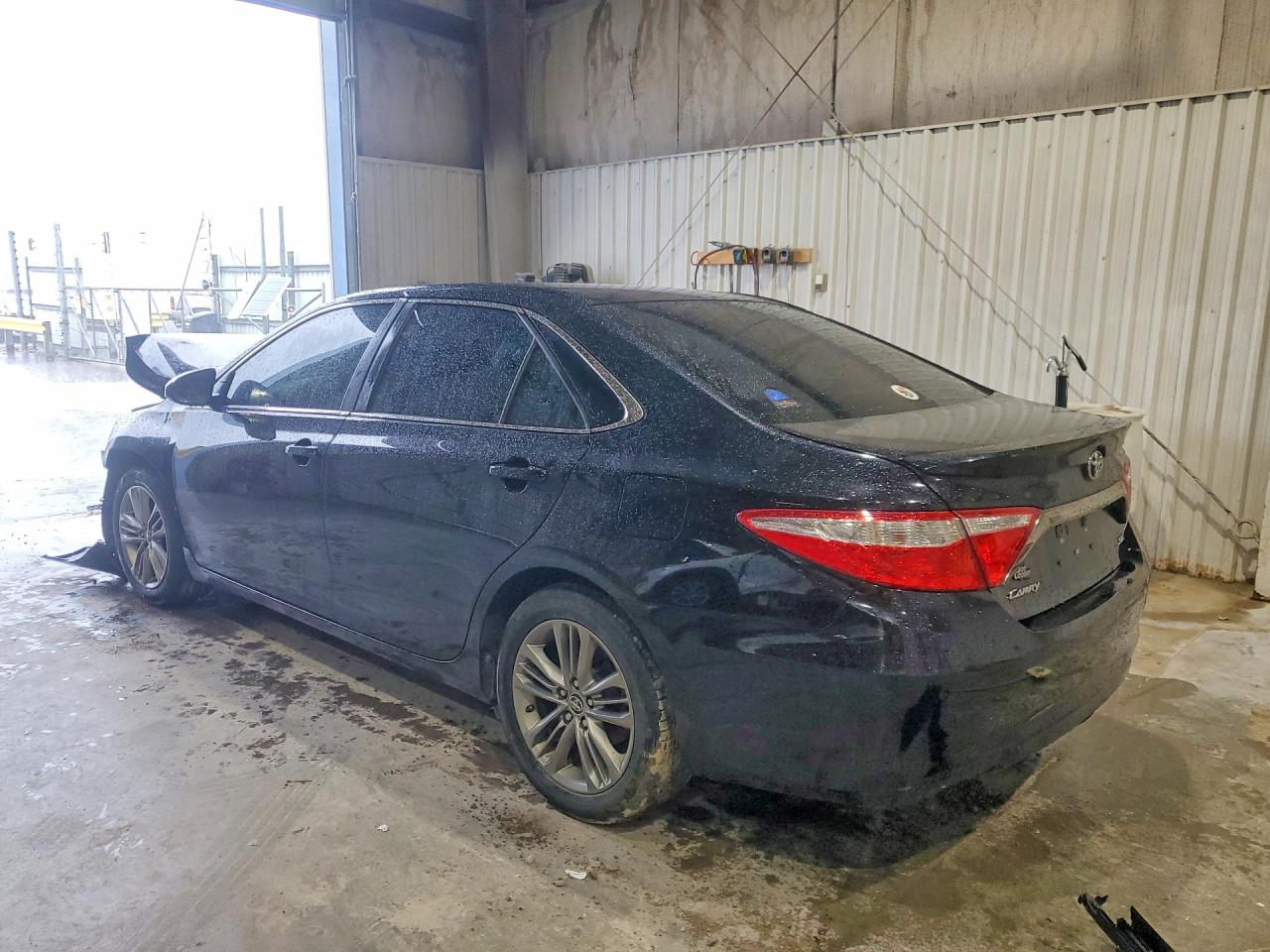 2016 TOYOTA CAMRY SE photo 4