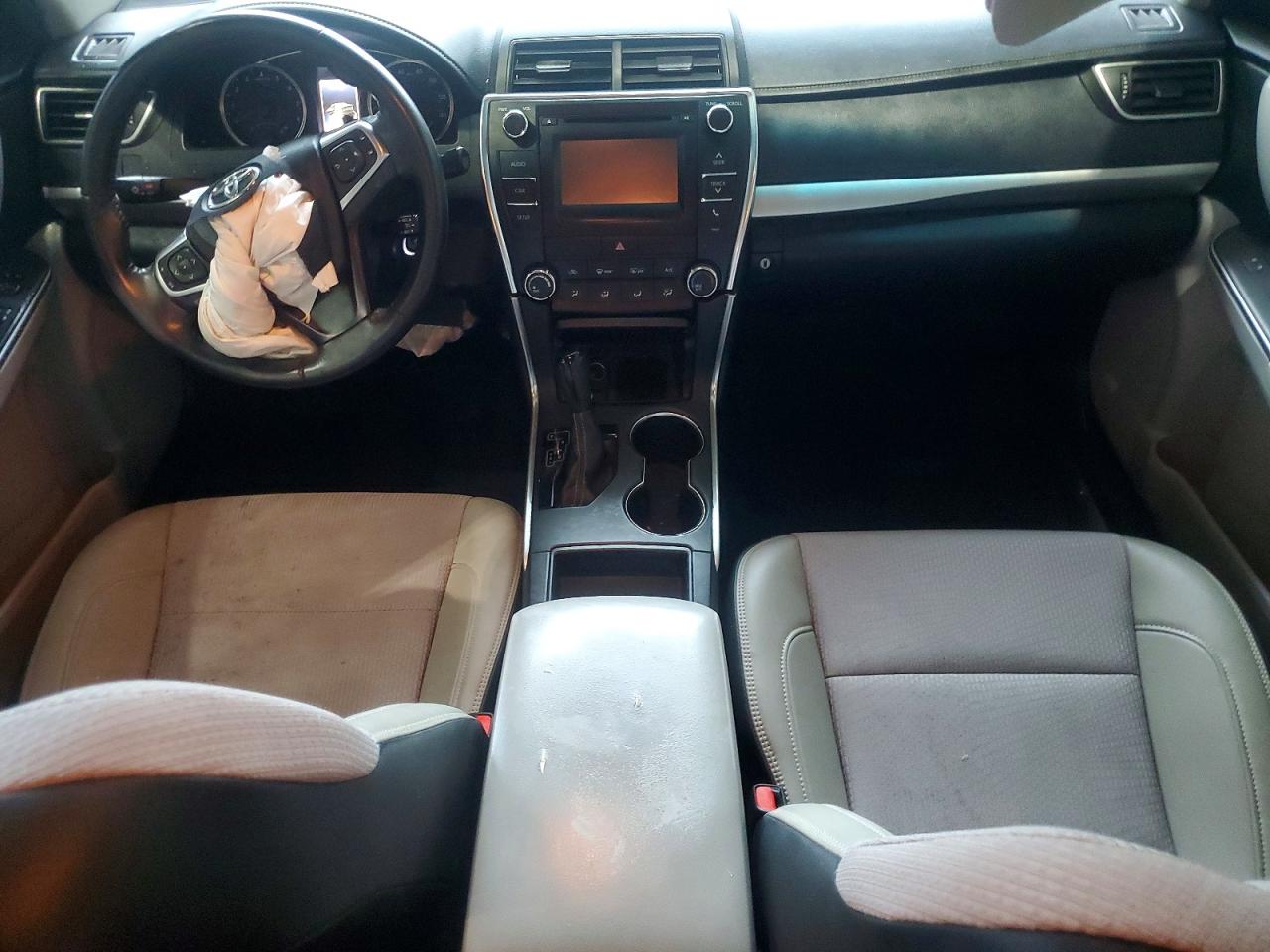 2016 TOYOTA CAMRY SE photo 22